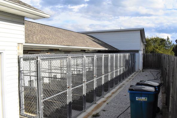 Bed & Biscuit: 153 Fence Ln, Crossville, TN 38571